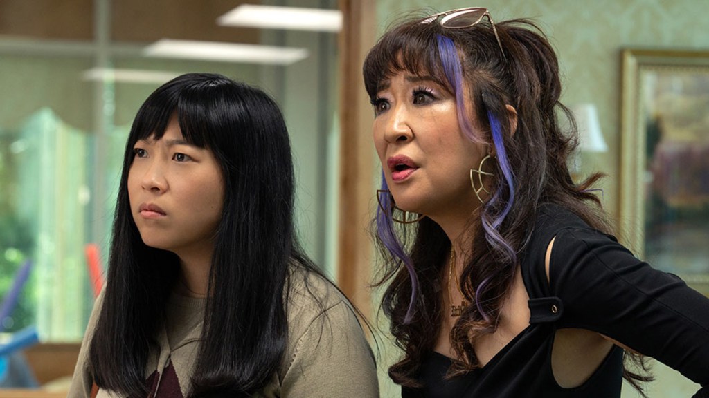 Sandra Oh and Awkwafina in Endearing Hulu Comedy – The Hollywood Reporter