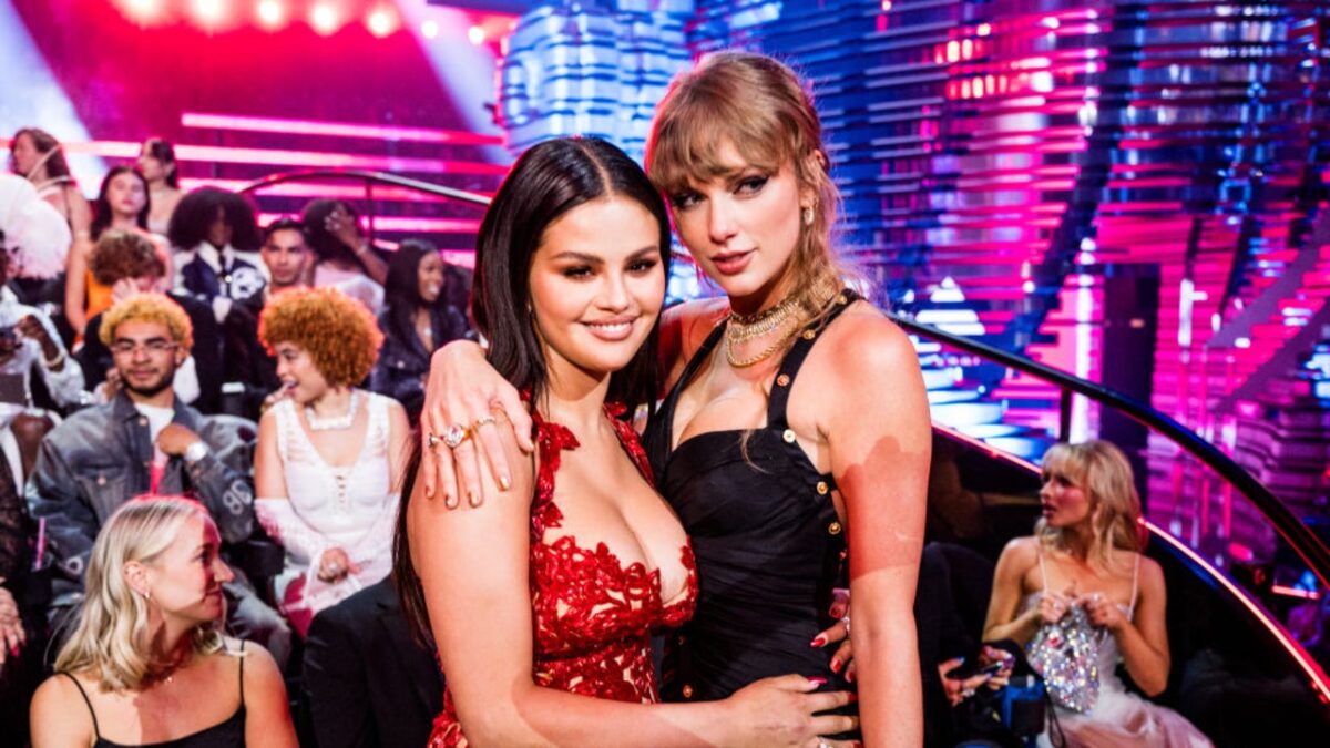 Selena Gomez and Taylor Swift Snap Bestie Selfies: See the Pics!