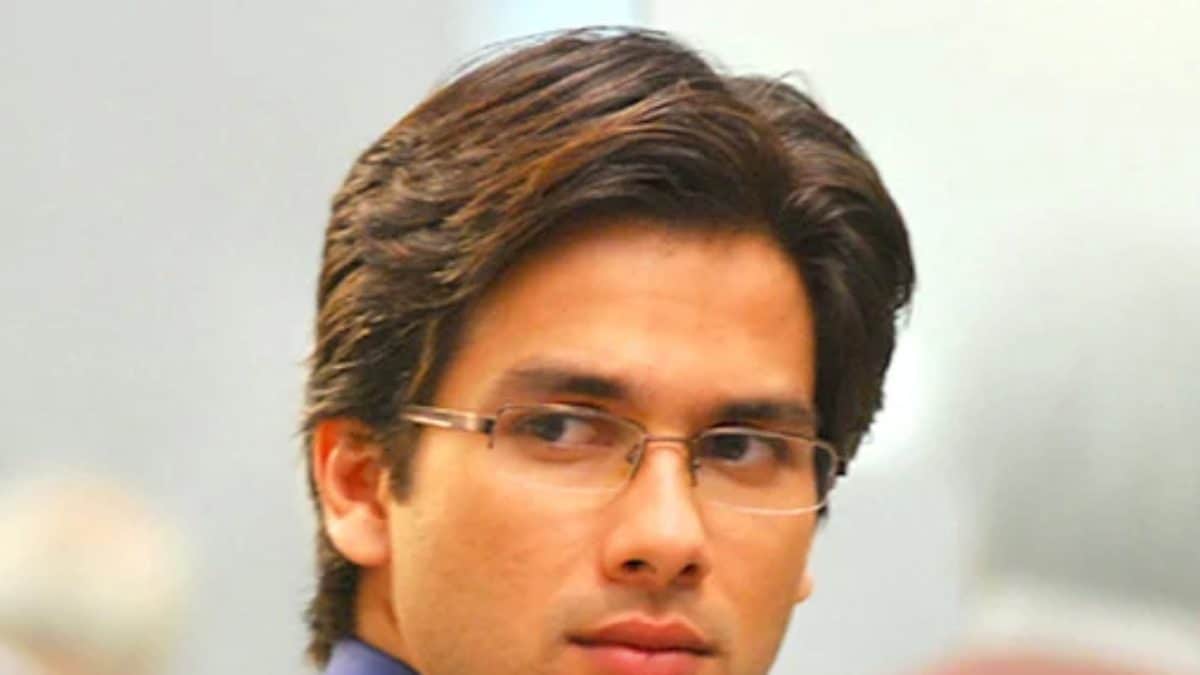 Shahid Kapoor Reveals He Fought With Everyone Over Wearing Glasses In Jab We Met: ‘I Felt Like That Will…’