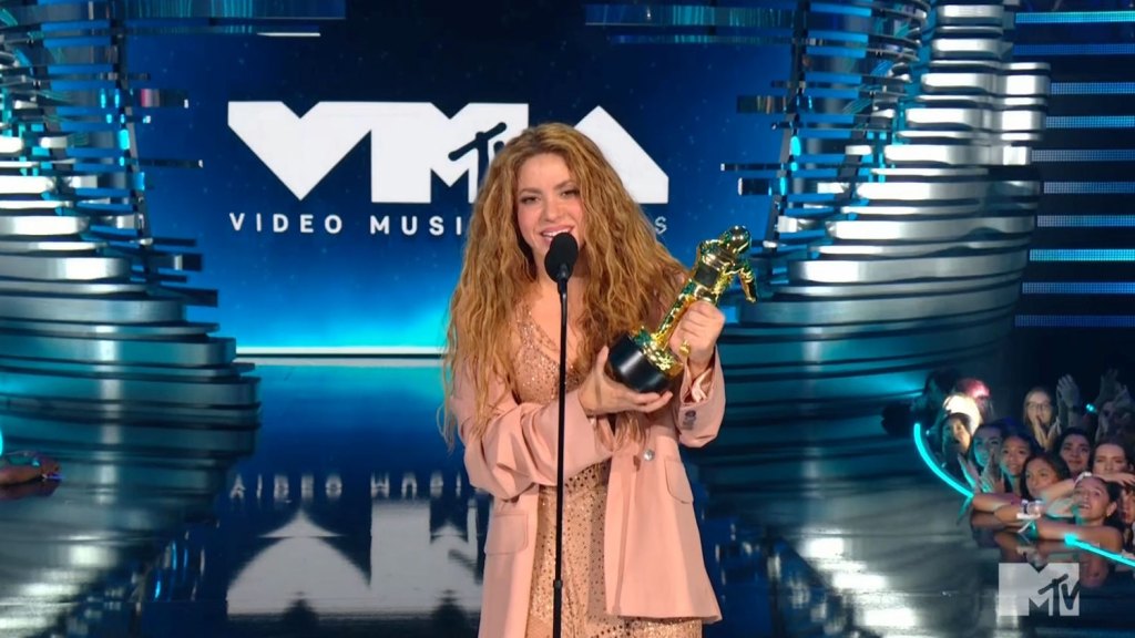 Shakira Performs Greatest Hits Medley & Accepts Video Vanguard Award – Deadline