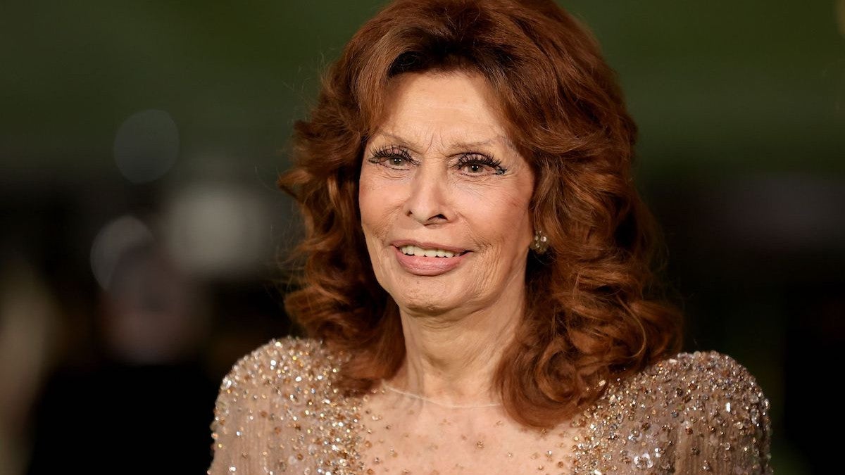 Sophia Loren in Post-Operation Recovery After Fall, Hip Fractures