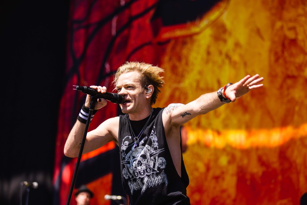 Sum 41 Lead Singer Deryck Whibley Hospitalized Thursday With Pneumonia – Deadline