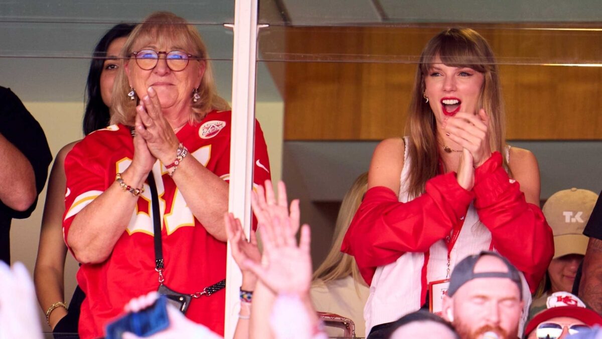 Taylor Swift Roots for Travis Kelce Alongside His Mom Donna at Chiefs Game