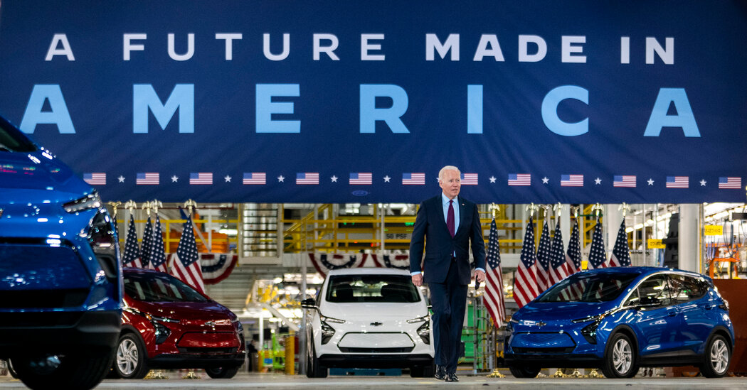 UAW Standoff Poses Risk for Biden’s Electric Vehicle Commitment