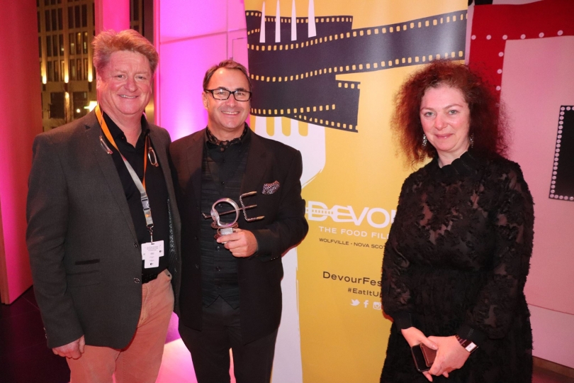 VIDEO: Mark Tchelistcheff receives his Devour Food Film Fest Best Doc trophy during Berlinale