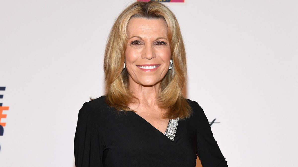 Vanna White to keep turning Wheel Of Fortune letters