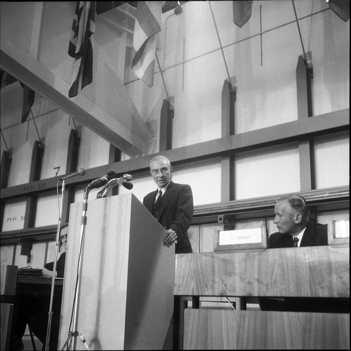 Robert Oppenheimer speaking at CERN in 1960. (ullstein bild/Getty Images)