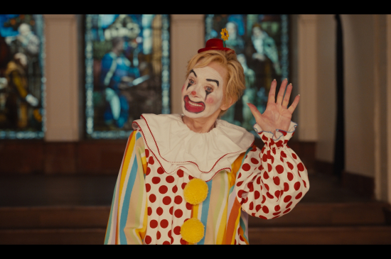 'Hacks' Season 5 'Amazing Race': Costuming the Clown Suits