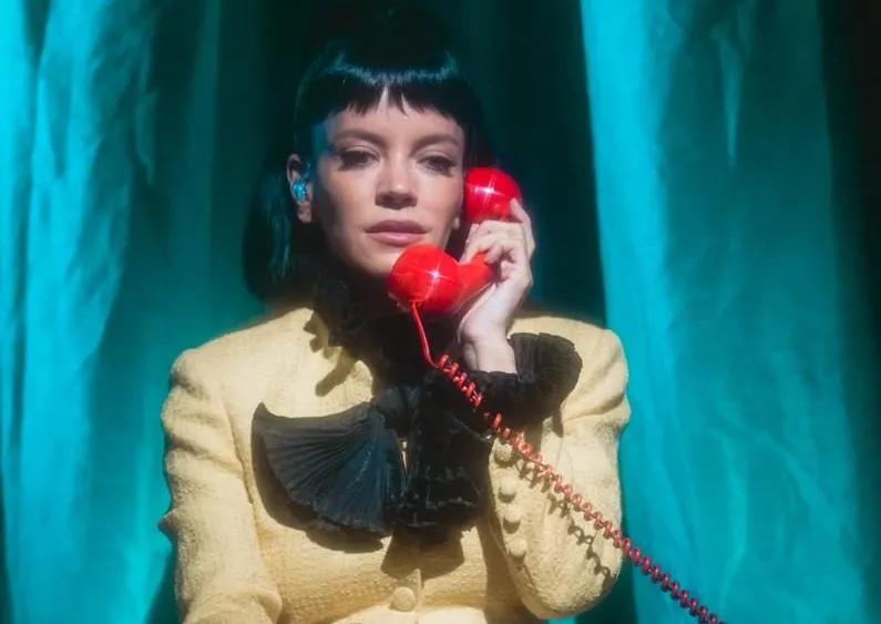 Lily Allen's One-Woman 'West End Girl' Show Is a Triumph in L.A.
