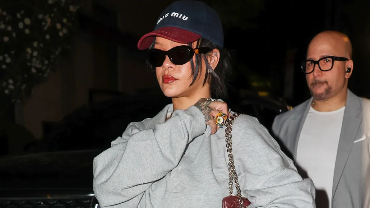 Rihanna’s Workout Outfit Is So Good Even Her Gatorade Matches Her Accessories