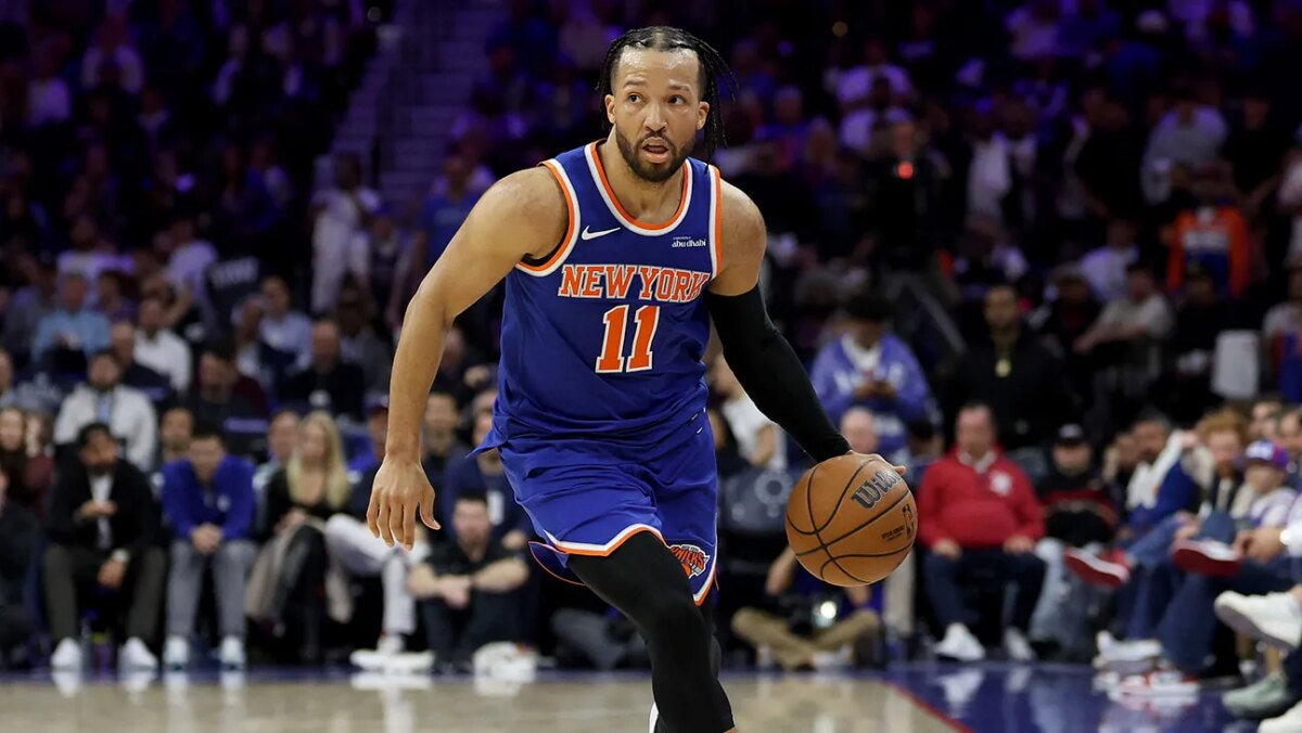 Jalen Brunson #11 of the New York Knicks dribbles the ball during Game Three of the Second Round of the NBA Eastern Conference Playoffs against the Philadelphia 76ers at Xfinity Mobile Arena on May 08, 2026 in Philadelphia, Pennsylvania.