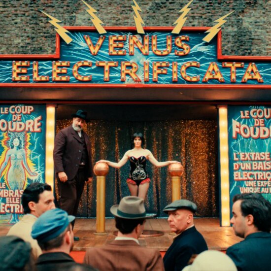 'The Electric Kiss' Review: Cannes Opens on Low-Voltage Note