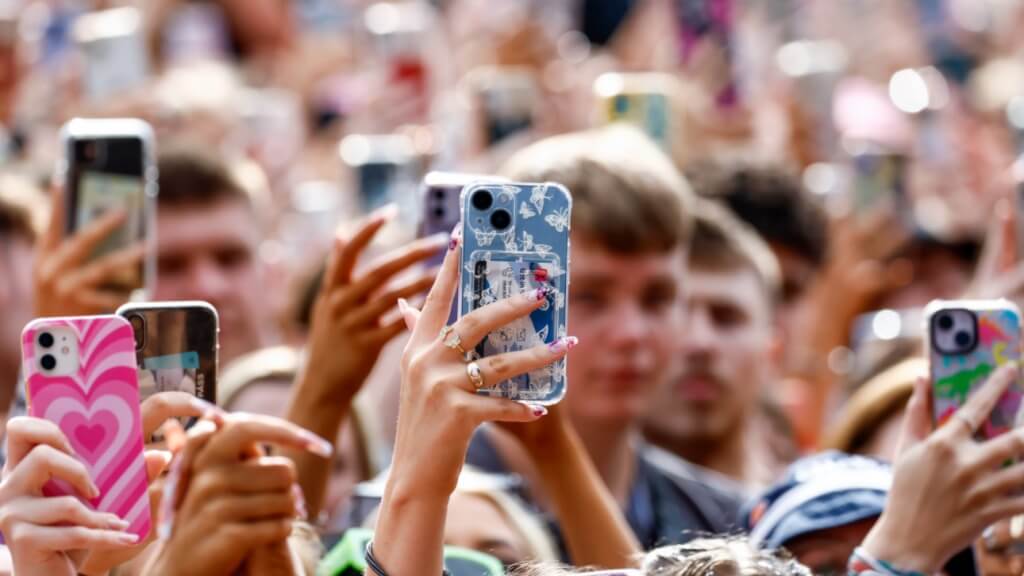 Why can’t Gen Z stop recording at concerts?