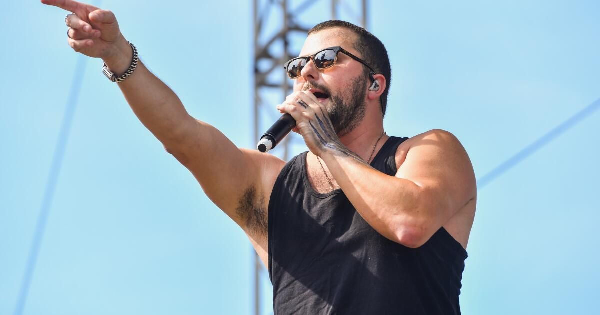 Country singer Tyler Farr canceled show due to a farm accident
