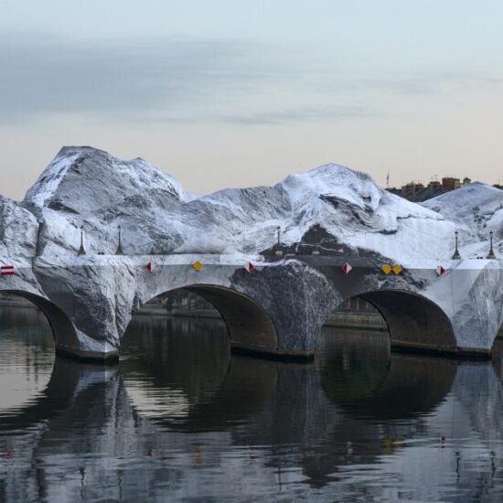 How Paris’ oldest bridge, Pont Neuf, was turned into a mountain cave