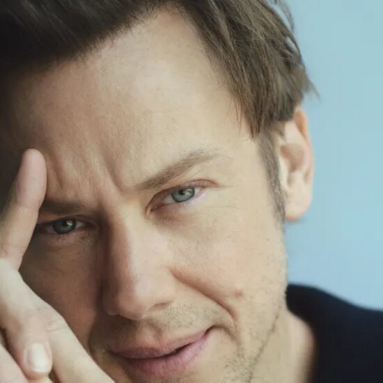 Jimmi Simpson Joins Elisabeth Moss in Hulu Drama 'Conviction'