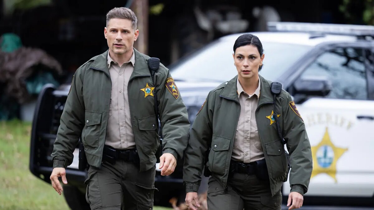 Sheriff Country on CBS - Pictured: Matt Lauria as Boone and Morena Baccarin as Sheriff Mickey Fox.