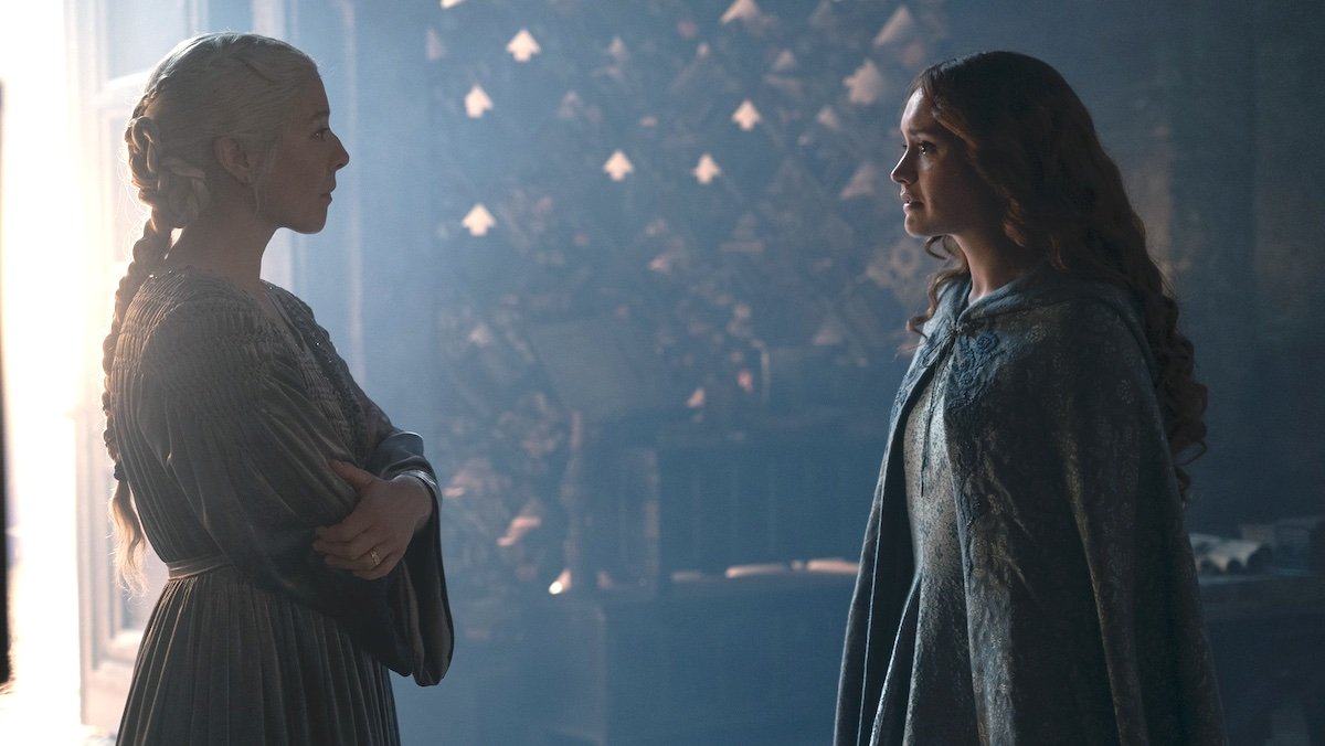 Aemond and Helaena stand together on a balcony to talk about war in house of the dragon