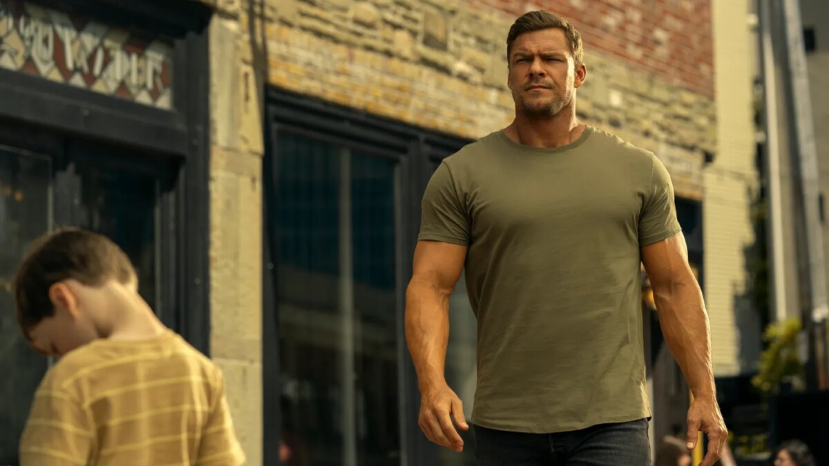 Alan Ritchson in Reacher
