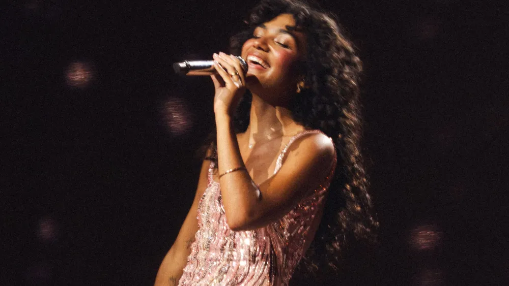 Olivia Dean's First U.S. Arena Tour Is Off to a Smashing Start: Review