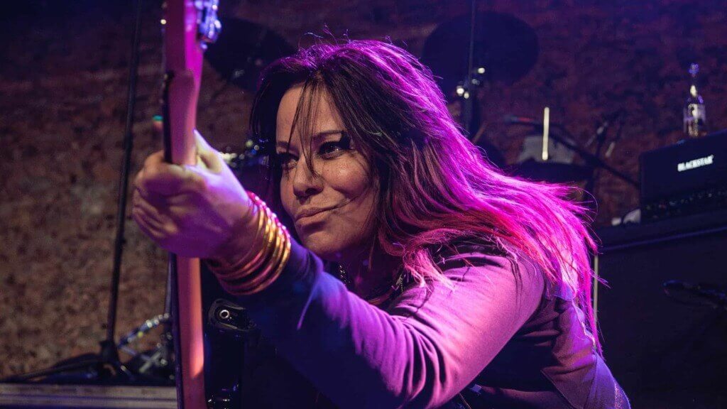 R.I.P. Jennifer Finch, L7 bassist