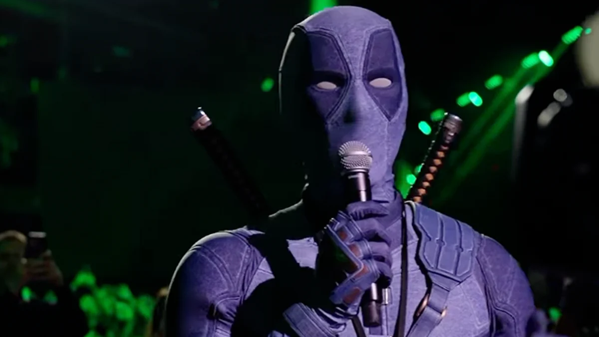 Ryan Reynolds at San Diego Comic Con dressed up in an all-denim Deadpool costume.