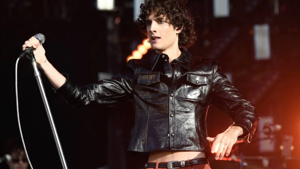 Sombr Brings Out 5 Seconds of Summer at Lolla 2026: Watch