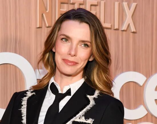 Betty Gilpin on 'Widow's Bay' and Her Best Line Readings: Interview