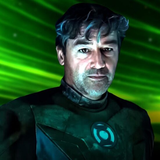 Kyle Chandler Hal Jordan, Green Lantern suit, green background.