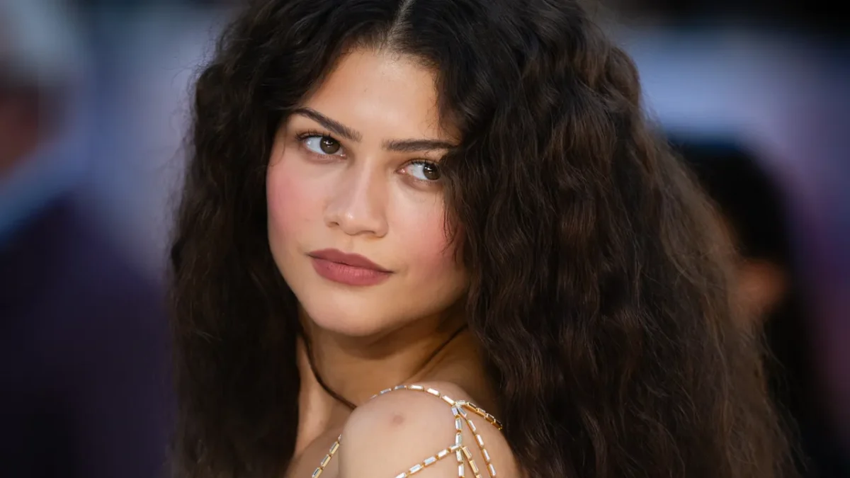 How to Apply Lipstick So It Lasts Past Your First Coffee, According to Makeup Artists