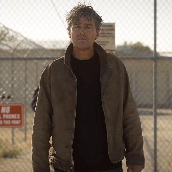 Kyle Chandler's Hal Jordan standing outside of a prison in Lanterns on HBO Max