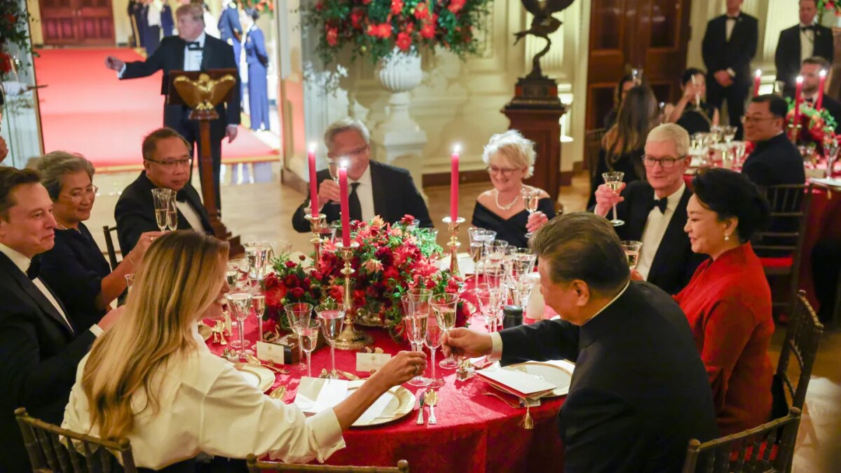 President of China Xi Jinping clinks glasses with U.S. first lady Melania Trump as U.S. President Donald Trump speaks during a state dinner in the East Room of the White House on September 24, 2026 in Washington, DC.