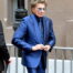 Barry Manilow walks off stage after two songs, cancels weekend shows