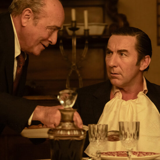 ‘Fading Grandeur’ Review: Antonio De La Torre Shines In Light Netflix Spanish Comedy