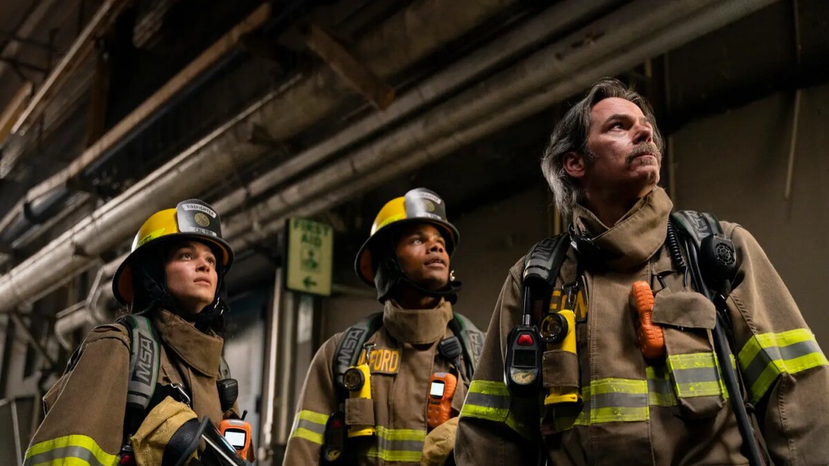 “Happy to Help” – Bode’s crew is accused of stealing a designer watch from a fire mop up, and the crew responds to a high-stakes call about an extremely dangerous gas leak, on FIRE COUNTRY, Friday, Dec. 2 (9:00-10:00 PM, ET/PT) on the CBS Television Network and available to stream live and on demand on Paramount+ — Coverage of the CBS Original Series FIRE COUNTRY, scheduled to air on the CBS Television Network. Photo: Michael Courtney/CBS ©2022 CBS Broadcasting, Inc. All Rights Reserved.