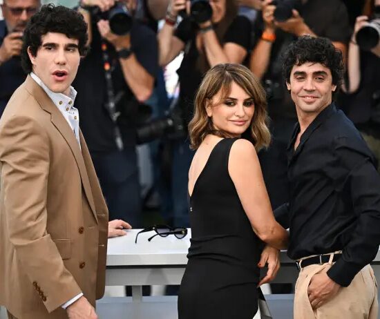 Hollywood Softens Toward Netflix. Can It Win the Best Picture Oscar?