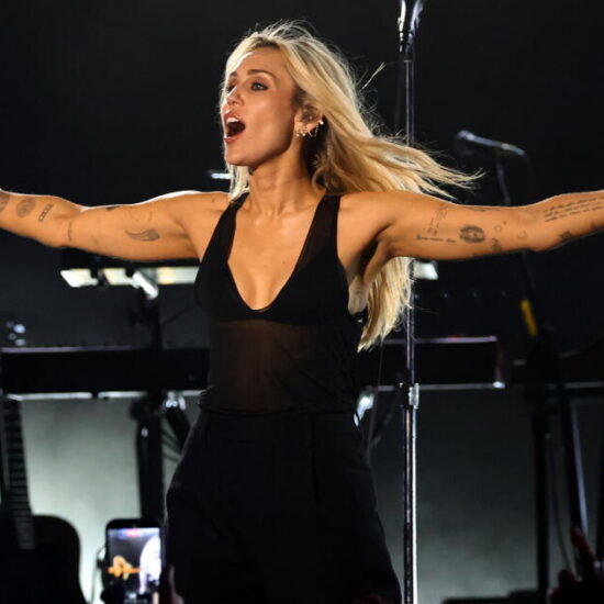 Miley Cyrus makes a comeback of sorts at the Hollywood Bowl