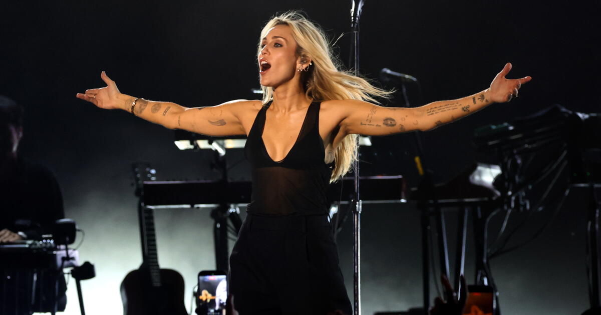Miley Cyrus makes a comeback of sorts at the Hollywood Bowl